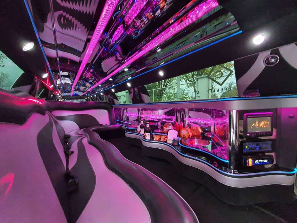 Innenansicht der weißen Chrysler 300C Stretchlimousine
